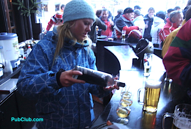 Saas-Fee ski apres babe bartender