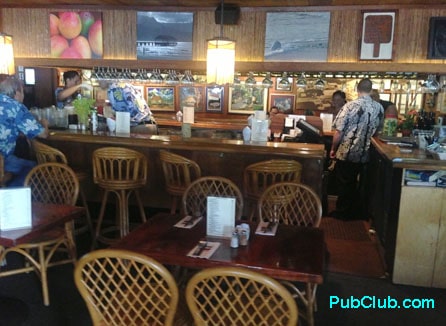 Buzz's Steakhouse Oahu Hawaii bar