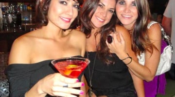 Martinis bar hot girls