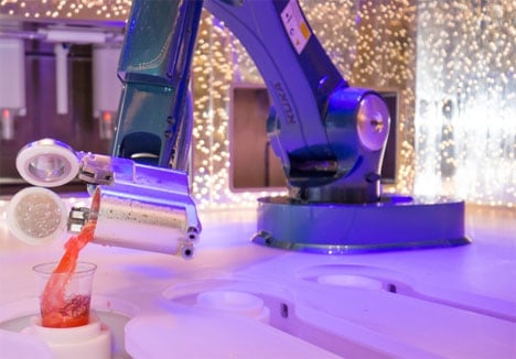 robot-bartender-bionic-bar-royal-caribbean