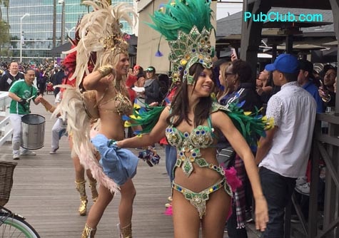 Carnival-Parade-Brazilian-Samba-dancers