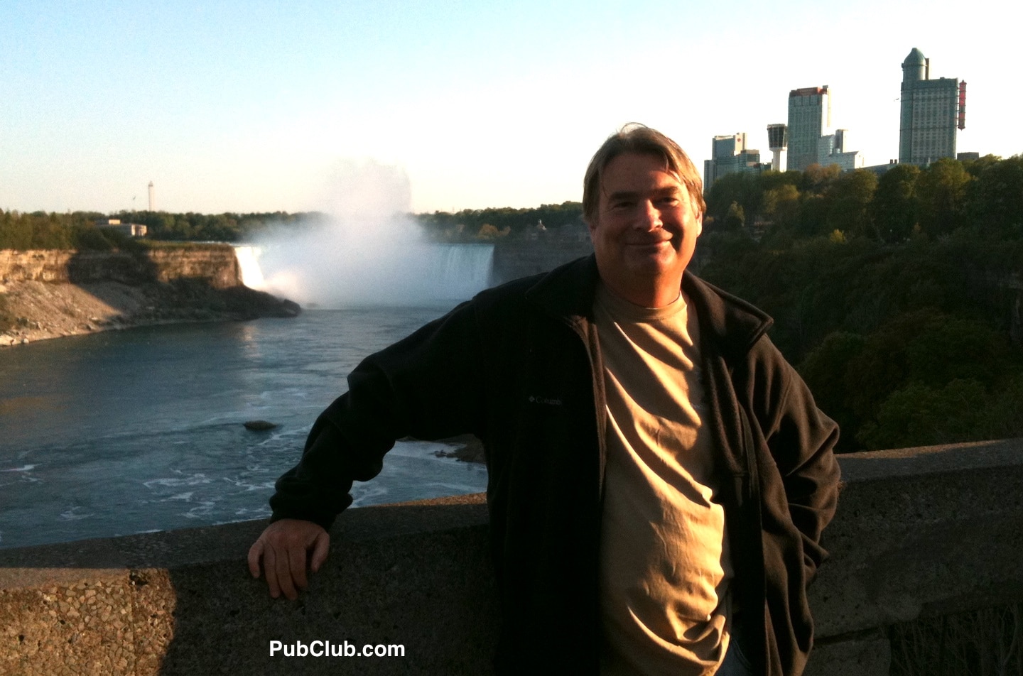 PubClub.com travel blogger at Niagara Falls Canada