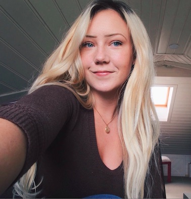 https://www.pubclub.com/wp-content/uploads/2018/12/Norweigen-blonde-girl-selfie.jpg