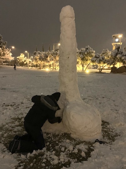 Las Vegas snowman penis