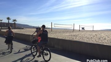 Hermosa Beach Strand bike riders