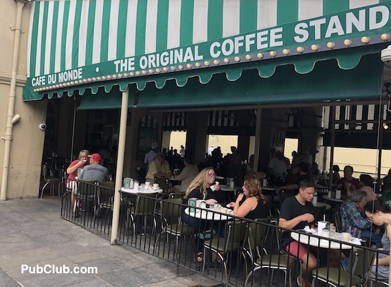 Cafe du Monde New Orleans patio