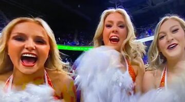 March Madness Virginia cheerleaders