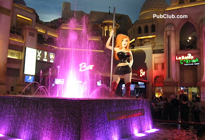 Las Vegas fountai statute babe