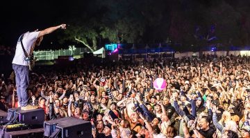 San Diego Bayfest performer and crowd